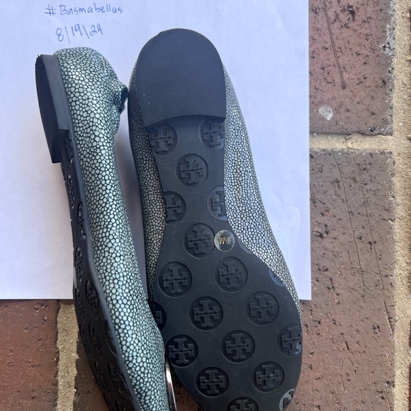 TORY BURCH used excellent Reva Gray Stingray Leather Logo Ballet Flats Size 7.5 - Picture 3 of 9